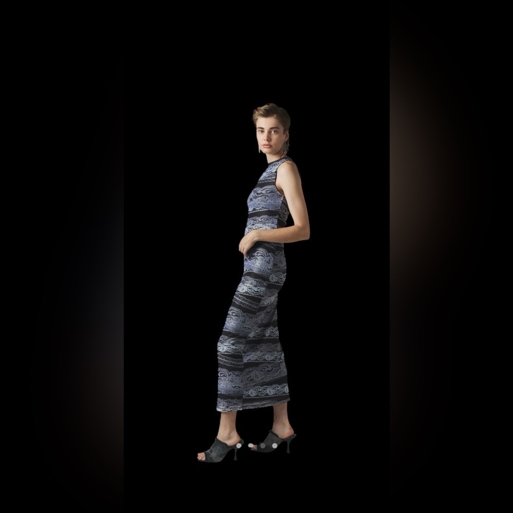 Lace  pattern dress - Picture 2 of 8